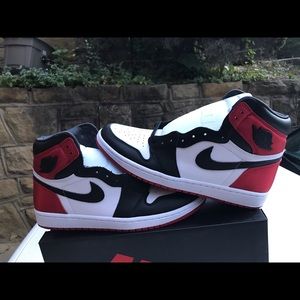 Jordan 1 satin black toe